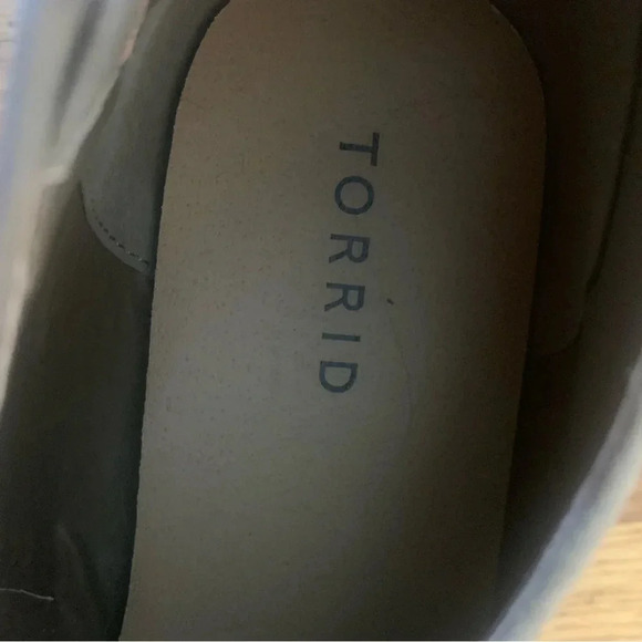 Torrid Women's Size 9W Tan Beige V-Cut Ankle Boots Faux Suede with Zippers - Picture 9 of 10